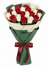 Букет Микс из красных и белых роз в Клишино