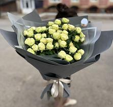 Букет Белые кустовые розы Солинеро в Клишино