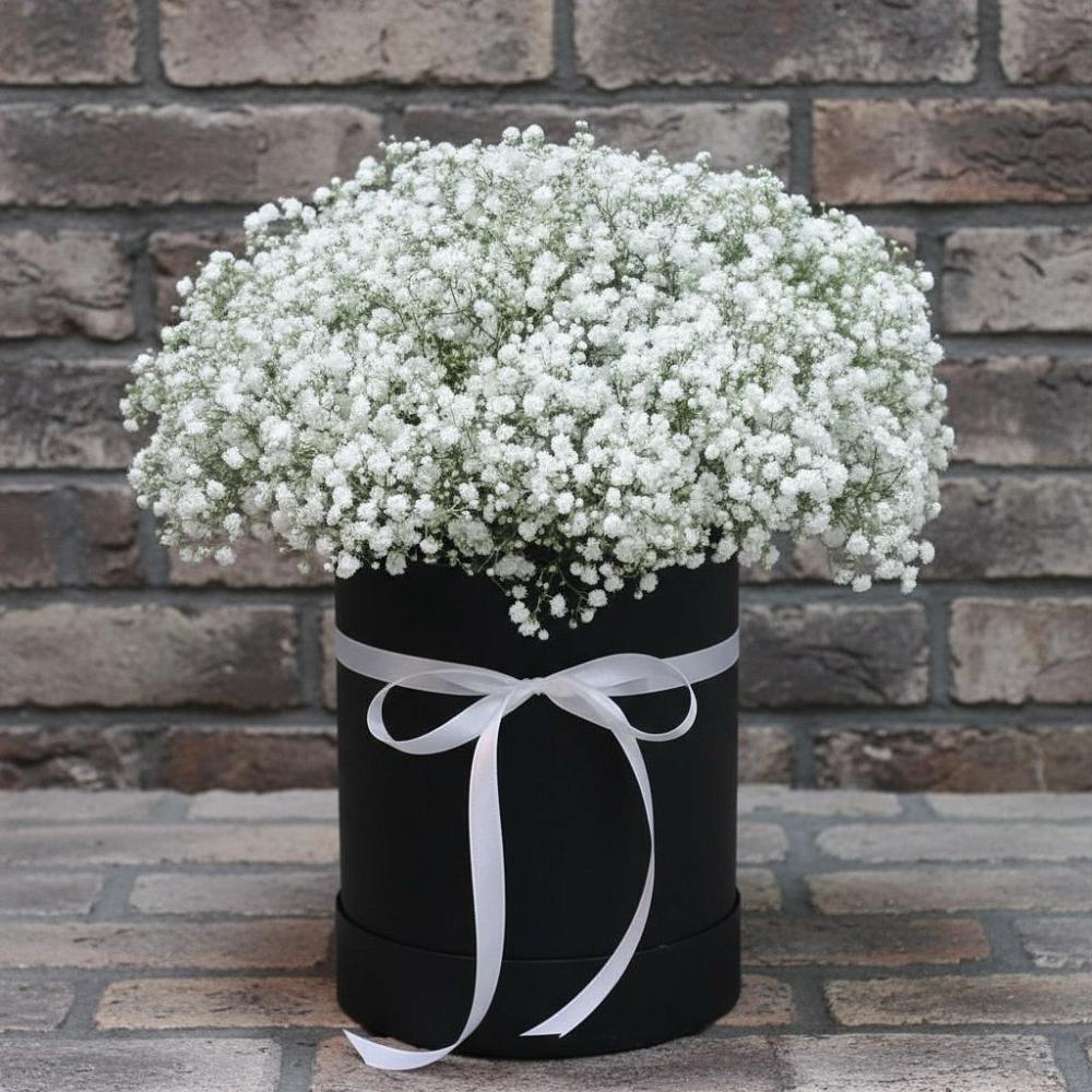 Цветочная композиция из Гипсофила в шляпной коробке в Клишино