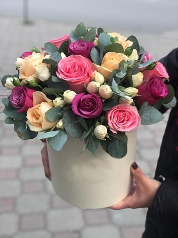 Цветочная композиция из Розы в шляпной коробке в Клишино