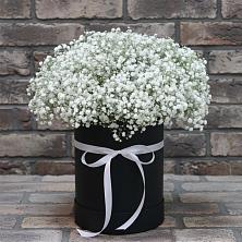 Цветочная композиция из Гипсофила в шляпной коробке в Клишино