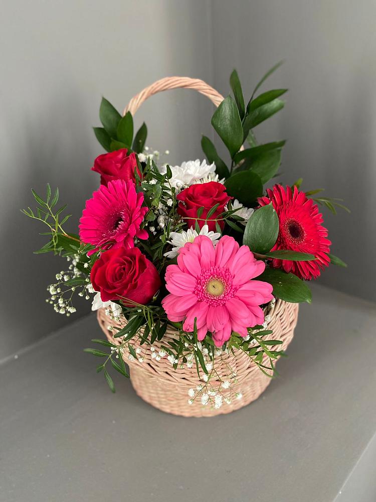 Цветочная композиция из Розы, Хризантемы и Герберы в корзине в Клишино