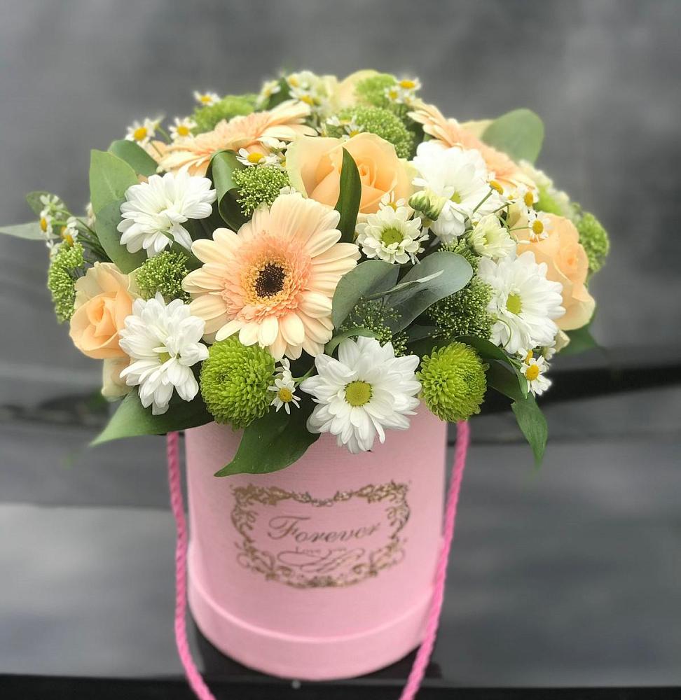 Цветочная композиция из Розы, Герберы и Хризантемы в шляпной коробке в Клишино