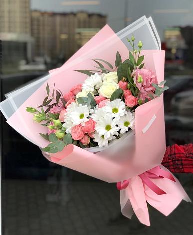 Букет цветов из: Розы, Лизиантусы и Хризантемы в Клишино